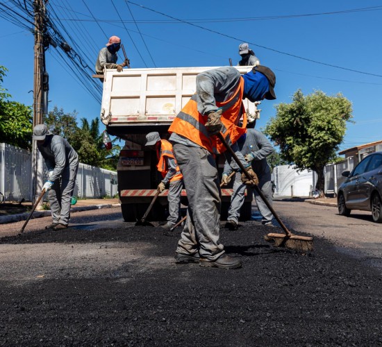 Prefeitura tapa mais de 50 mil buracos em 60 bairros da capital