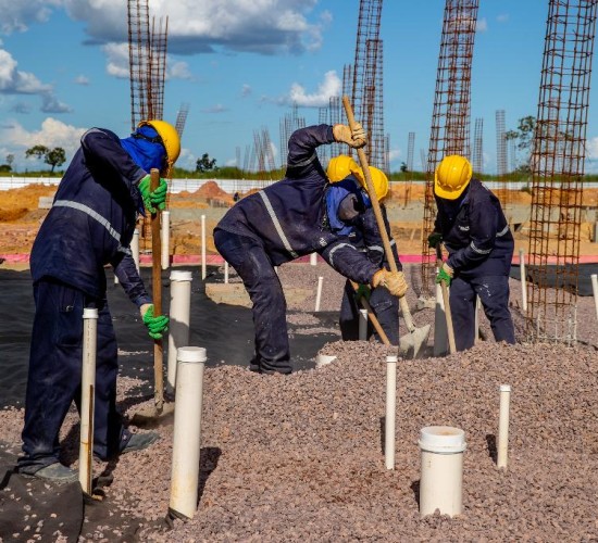 Mato Grosso cria mais de 32 mil vagas e tem serviços como motor do crescimento