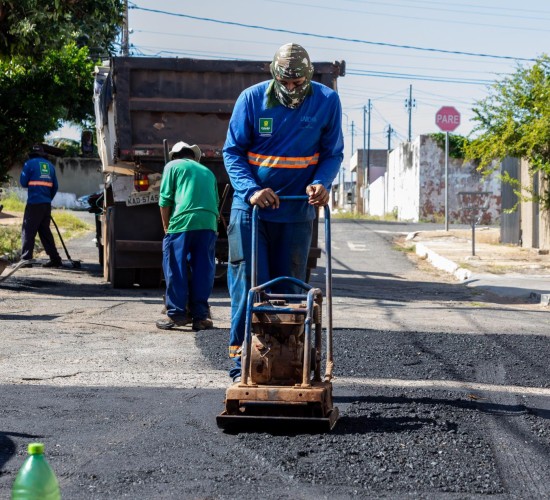 Prefeito e governador discutem instalação de usina de asfalto própria para Cuiabá