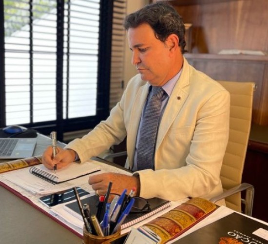 Dr. Ocimar Carneiro de Campos PRECATÓRIOS SOLUÇÃO OU ARMADILHA FISCAL O QUE EMPRESÁRIOS PRECISAM SABER ANTES DE USAR CRÉDITOS EM DÍVIDAS COM A UNIÃO