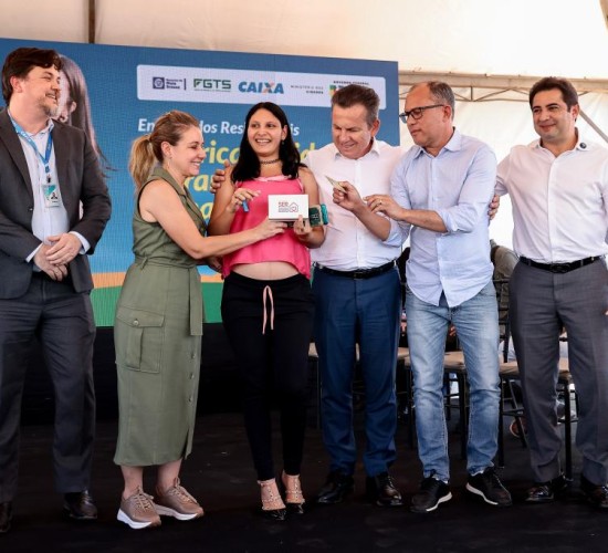 Governador “Com o dinheiro da entrada, estamos ajudando a realizar o sonho mais importante dessas famílias”