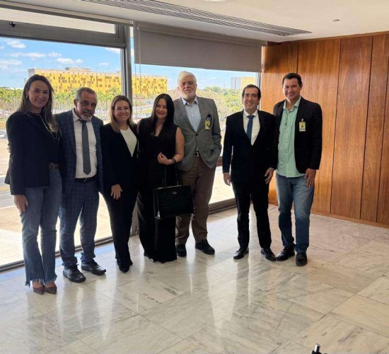 Prefeita Flávia Moretti vai a Brasília em busca de recursos para Várzea Grande