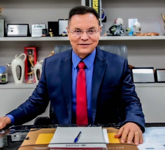 Quem precisa não pede, grita por socorro!