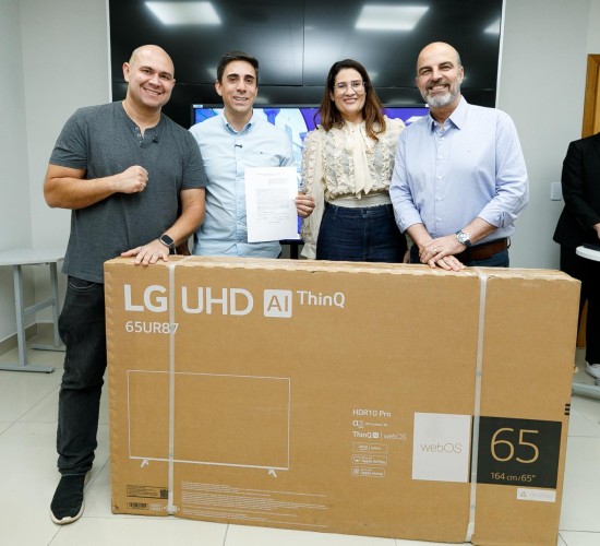Estado e Prefeitura de Cuiabá entregam 80 Smart TVs para escolas municipais