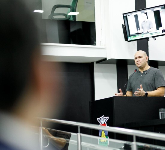 Prefeito apresenta balanço dos seis meses de gestão na Câmara