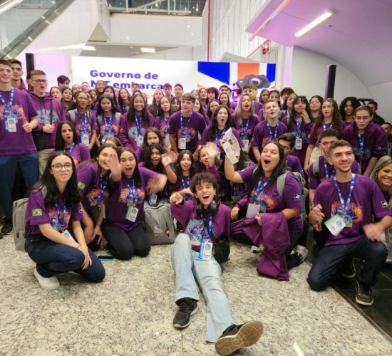 Estudantes selecionados para intercâmbio compartilham expectativas para viagem a Inglaterra