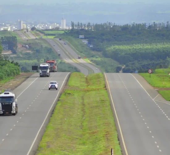 Governo de MT assina ordem de serviço de R$ 449,1 milhões para duplicação de novo trecho da BR-163