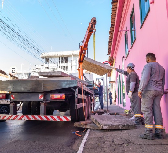 Cuiabá inicia restauração de 300 bocas-de-lobo danificadas