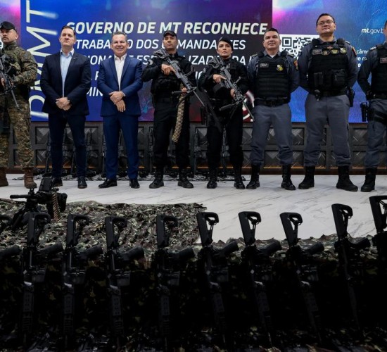 Governo de MT entrega R$ 6 milhões em fuzis, metralhadoras e equipamentos para a Polícia Militar