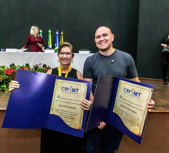 Prefeito de Cuiabá é homenageado com a Comenda do Mérito Farmacêutico pelo CRF-MT