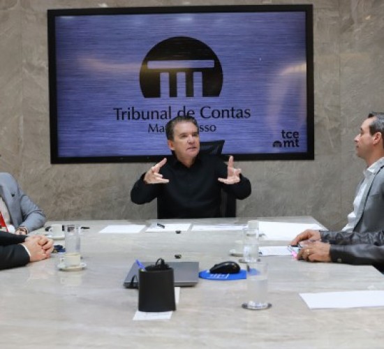 Presidente do TCE-MT recebe balanço das ações da Secretaria de Justiça
