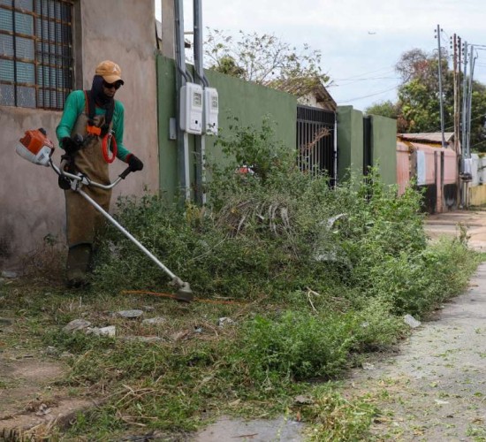 Prefeitura intensifica serviços de zeladoria em diversos bairros de Várzea Grande
