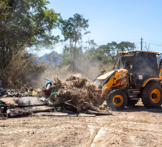 Limpurb retira 127 toneladas de descarte irregular em três bairros de Cuiabá
