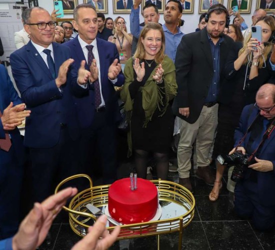 Prefeita e vice-prefeito de Várzea Grande participam de sessão solene na ALMT