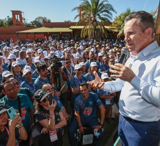 Governador anuncia novo extra por resultado a professores e coordenadores