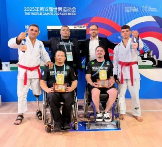 Primeira-dama parabeniza equipe de parajiu-jitsu de Mato Grosso por medalha de ouro na China