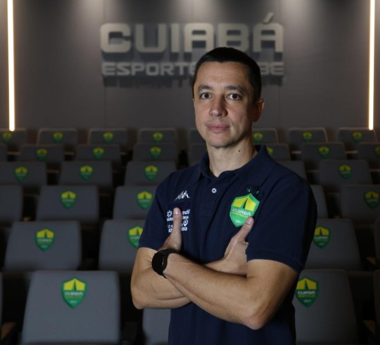 Cuiabá anuncia ex-auxiliar de Diniz para lugar de Guto Ferreira