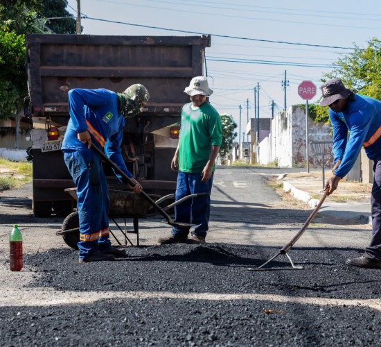 Prefeitura de Cuiabá tapou mais de 63 mil buracos em 72 bairros