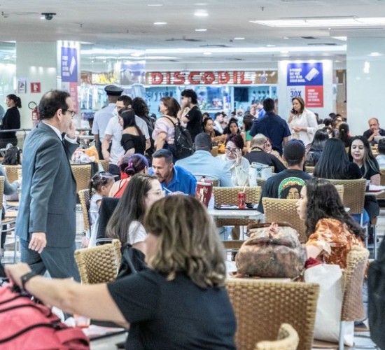 População do Brasil alcança marca de 213,4 milhões de habitantes, divulga IBGE