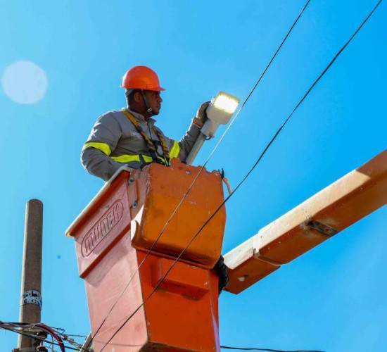 Várzea Grande fica mais iluminada e segura com ações da Prefeitura em toda a cidade