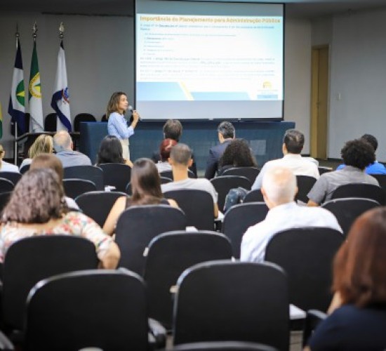 TCE-MT apresenta ferramentas de gestão estratégica em seminário na UFMT