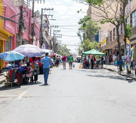 Primeira edição da Feira do Centro movimenta comércio e reúne famílias na 13 de Junho