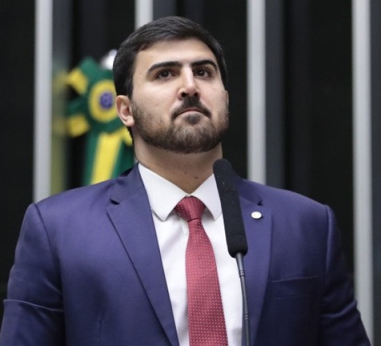 Emanuelzinho vota contra a PEC da Blindagem em Brasília