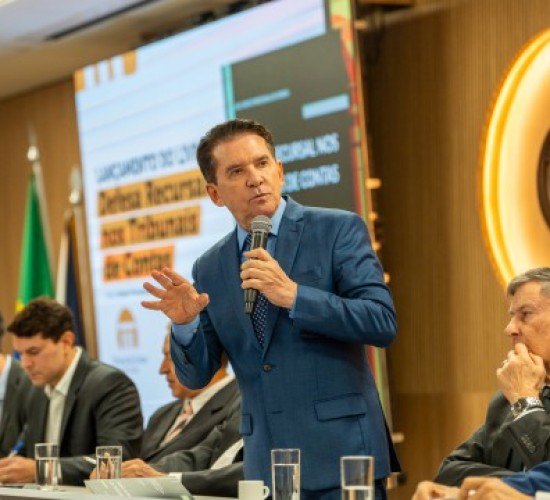 Sérgio Ricardo lança livro que consolida direito processual de contas