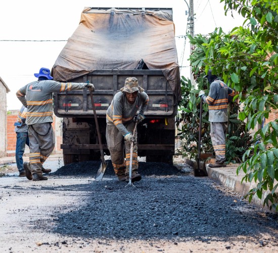 Prefeitura de Cuiabá recupera mais de 77 mil pontos com operação tapa-buraco