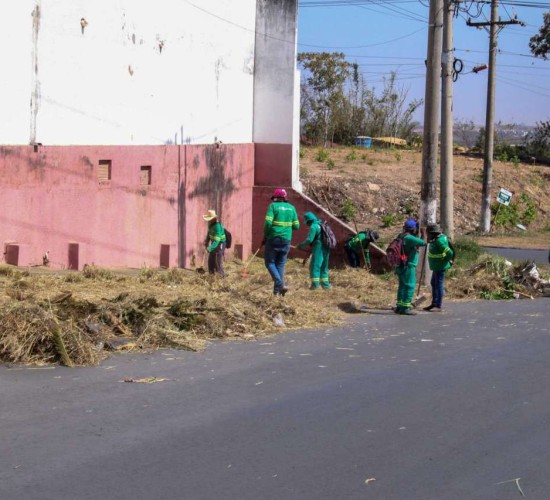 Prefeitura de Várzea Grande intensifica serviços urbanos nesta quarta-feira