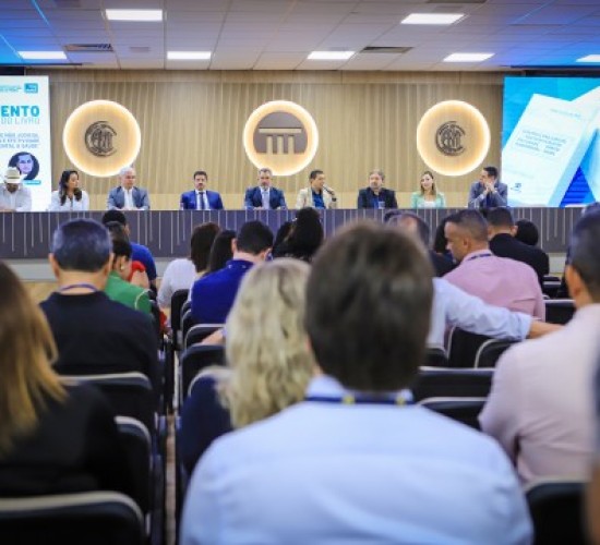 Auditor do TCE-MT lança livro sobre controle não judicial e direito à saúde