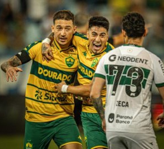 Cuiabá vence o Coritiba na Arena Pantanal e mantém sonho do acesso