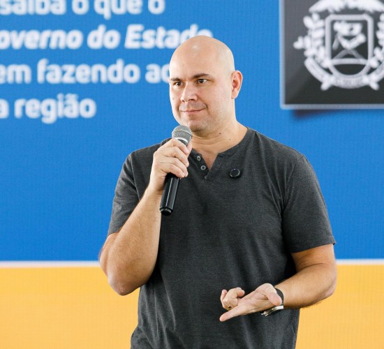 Prefeito palestra no fórum internacional de cidades em Dubai