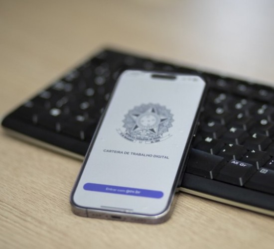 Em nove meses, Brasil gera 1,7 milhão de empregos com carteira assinada