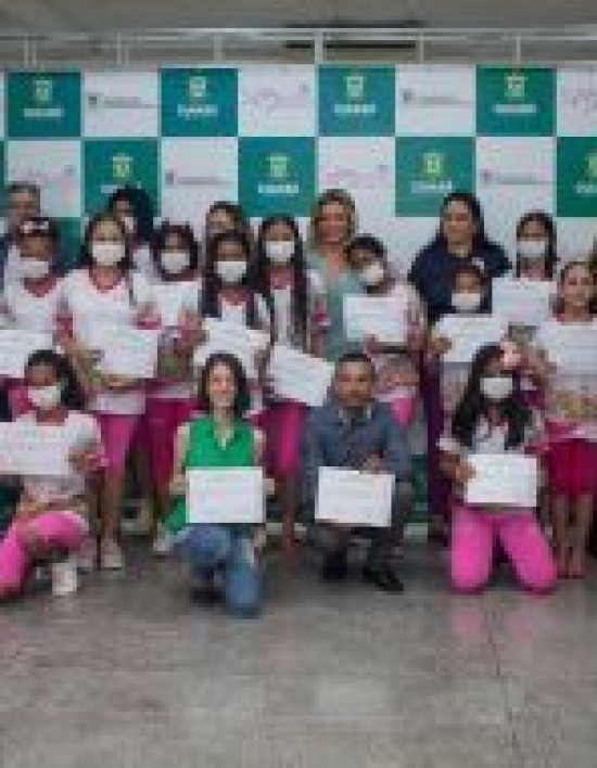 Política MT Esporte MT Notícia MT Primeira-dama entrega certificado de curso de informática