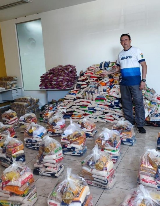 Notícia MT Site MT Política MT Polícia Militar arrecada 4 3 toneladas de alimentos não perecíveis