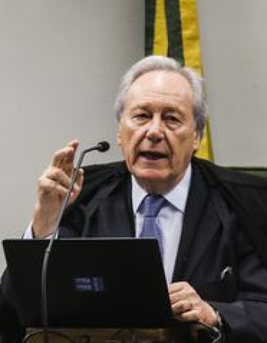 Lewandowski antecipa aposentadoria do STF