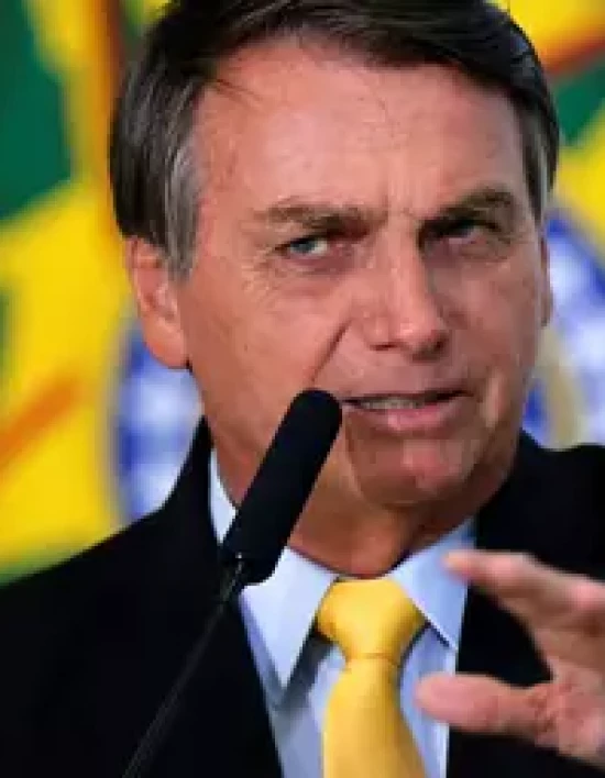 Hospital afirma que presidente Brasil Jair Bolsonaro passou por avaliação clínica e seguirá internado