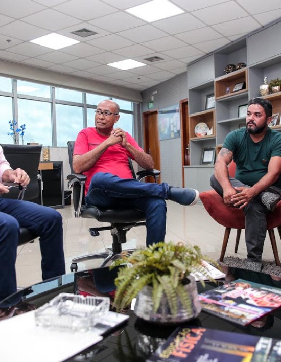 Feirantes de Cuiabá solicitam barracas e melhorias para Botelho