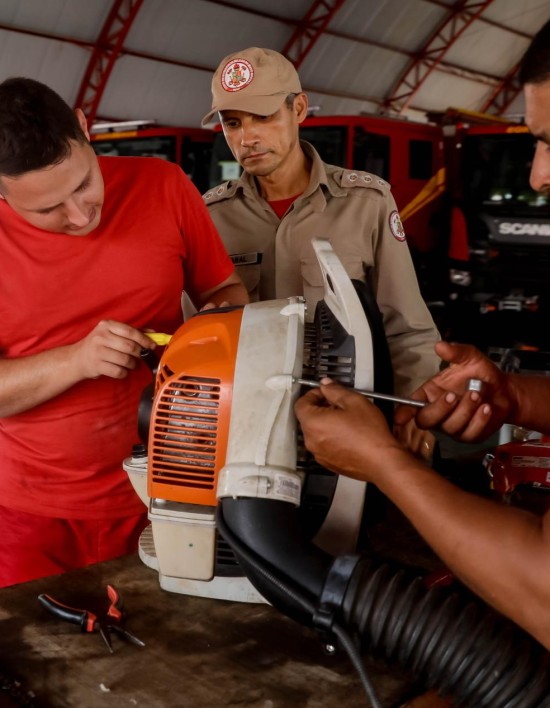 Bombeiros fazem capacitação de manuseio de equipamentos de combate aos incêndios florestais