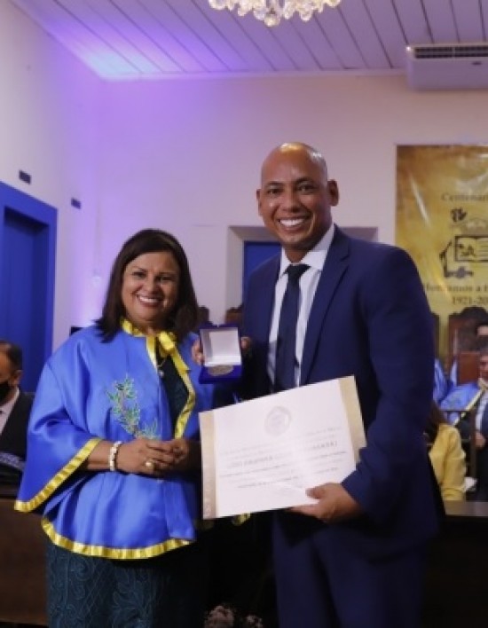 Juca do Guaraná recebe diploma de mérito da Associação Mato-grossense de Letras