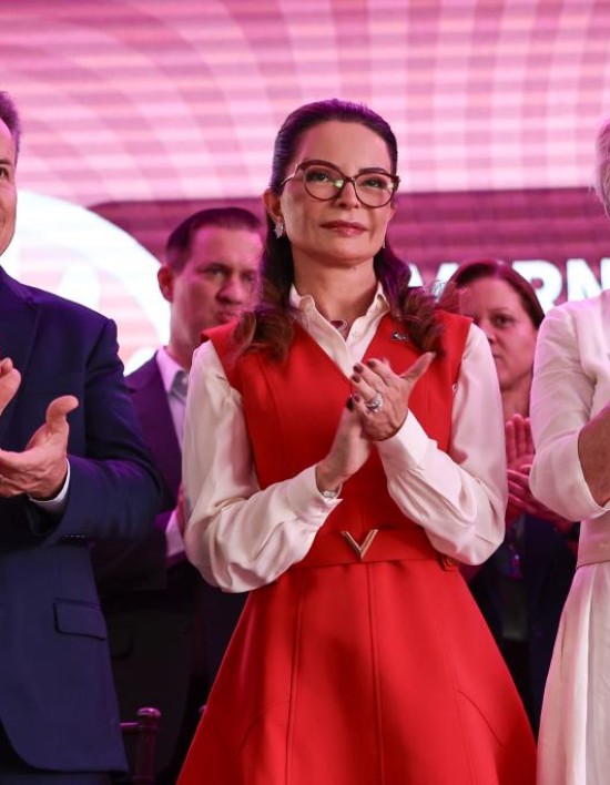 Governador e primeira-dama de MT entregam veículos para alavancar ações do SER Família Mulher e SER Família Indígena
