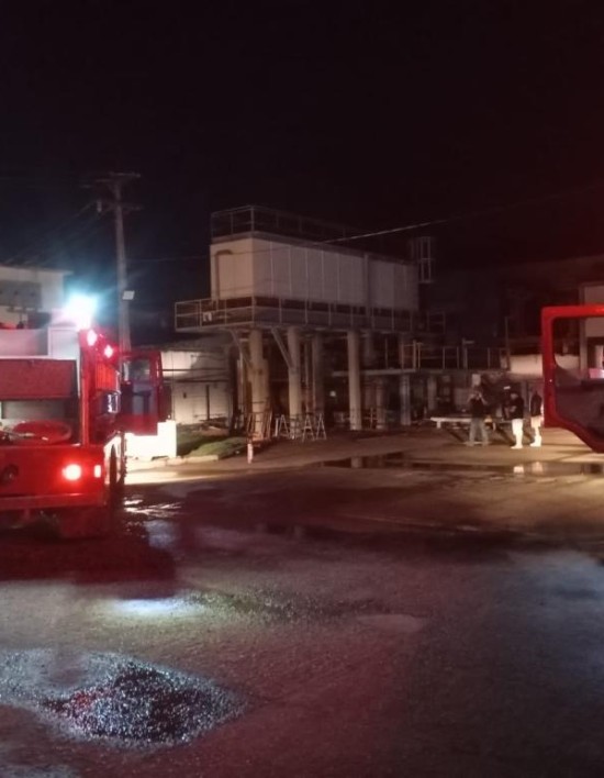 Corpo de Bombeiros combate incêndio em Frigorifico em Guarantã do Norte