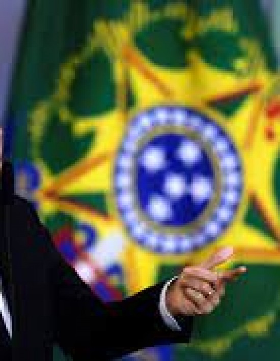 Bolsonaro sanciona com vetos projeto que limita ICMS sobre combustíveis