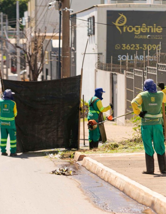 Mutirão de limpeza atende toda a extensão da Av. Ciríaco Cândia