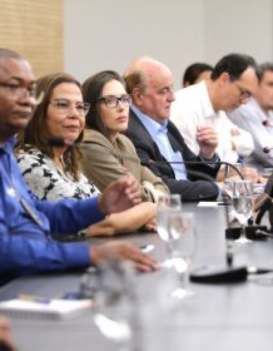 ALMT discute plano de recomposição salarial dos servidores de MT com representantes do comércio