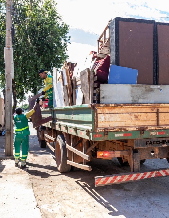 Mutirão do cata-treco retira duas toneladas de materiais no São João Del Rey