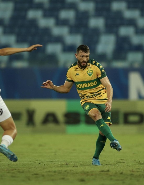 Com gol de Empereur, Cuiabá vence a Ferroviária e assume a vice-liderança