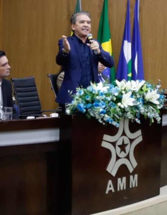 Sérgio Ricardo destaca parceria com AMM nos 42 anos da entidade