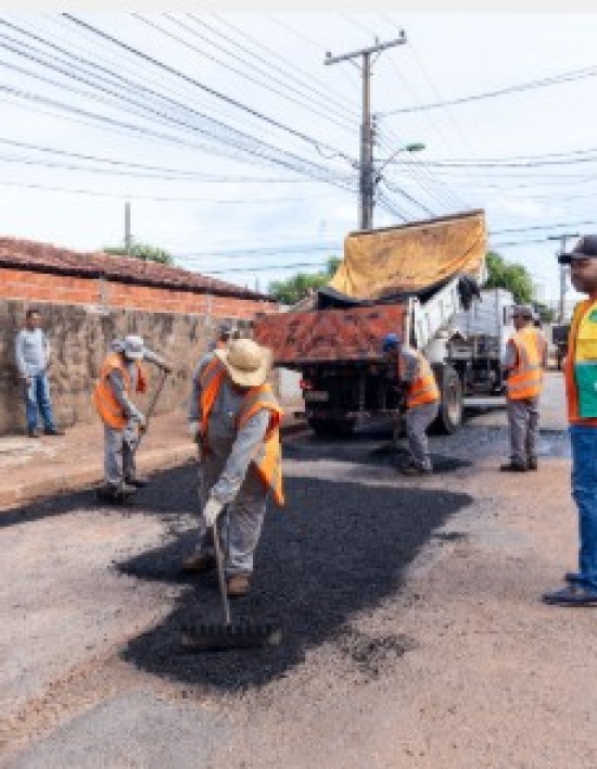 Operação tapa-buraco avança e atende mais de 500 pontos nos CPAs I e II